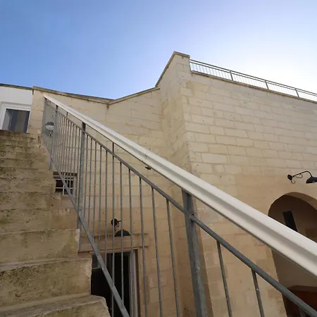 בית נופש Dimora Jolanda A *