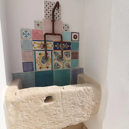 בית נופש Dimora Jolanda A *